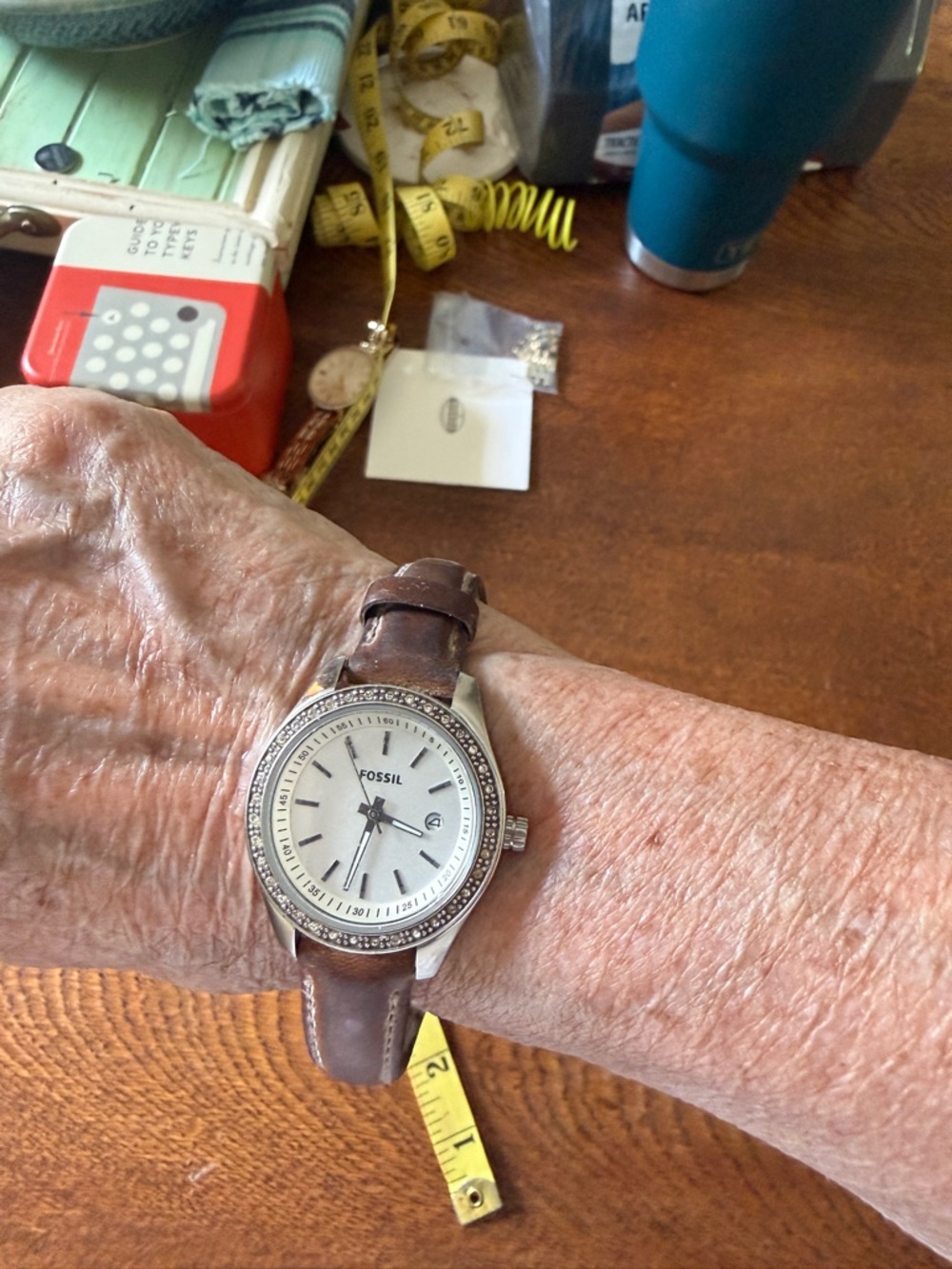 Fossil Silver-Tone Watch with Brown Leather Strap
Great condition needs battery